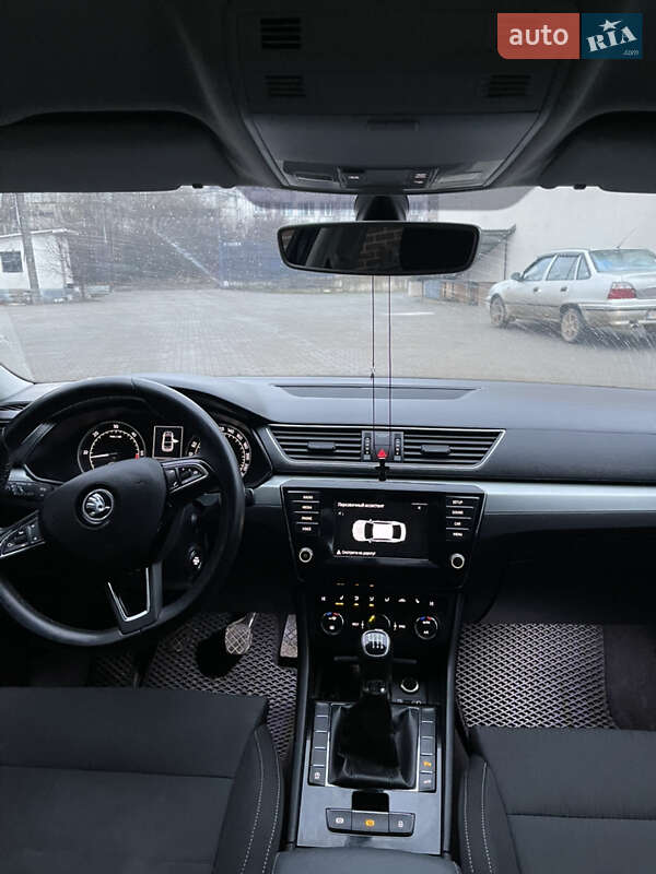 Лифтбек Skoda Superb 2015 в Ужгороде