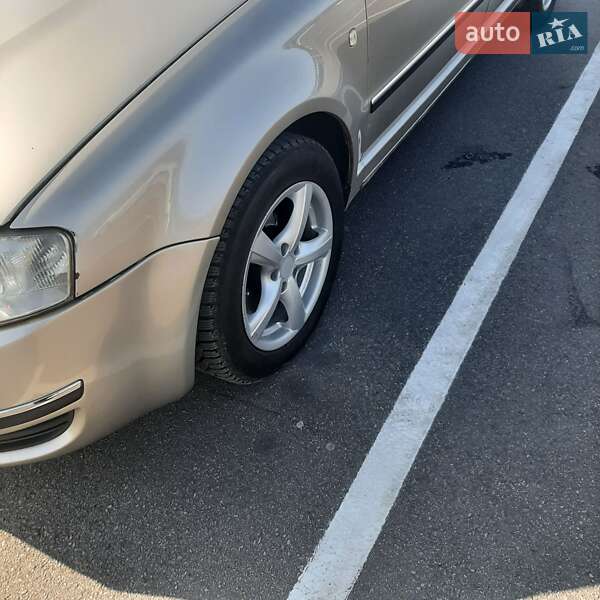 Лифтбек Skoda Superb 2005 в Днепре