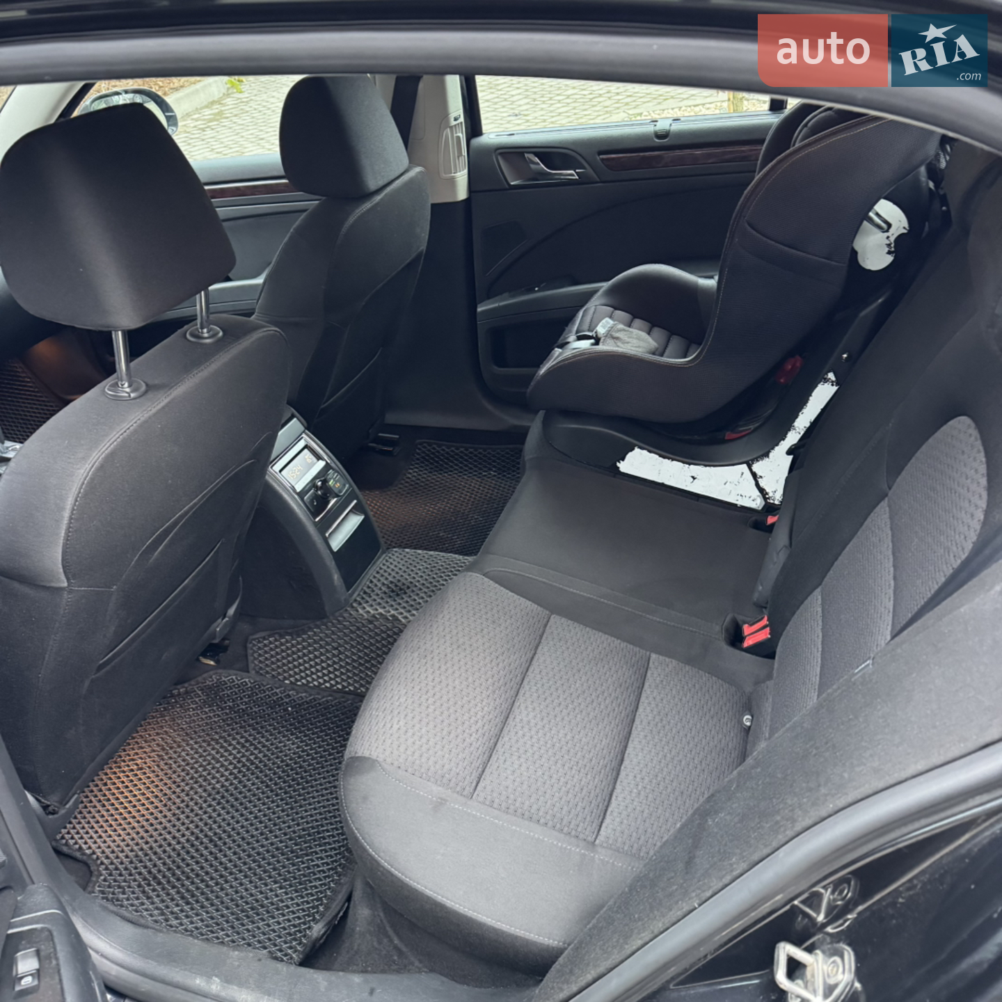 2010 Skoda Superb - мініатюра 14