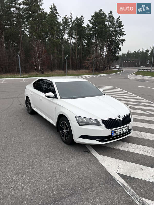 Ліфтбек Skoda Superb 2015 в Києві фото 12 Ліфтбек Skoda Superb 2015 в Києві