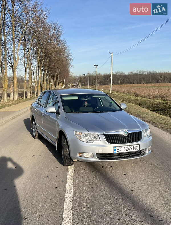 Skoda Superb 2011