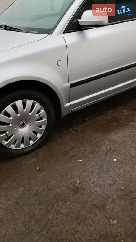 Ліфтбек Skoda Superb 2002 в Славуті