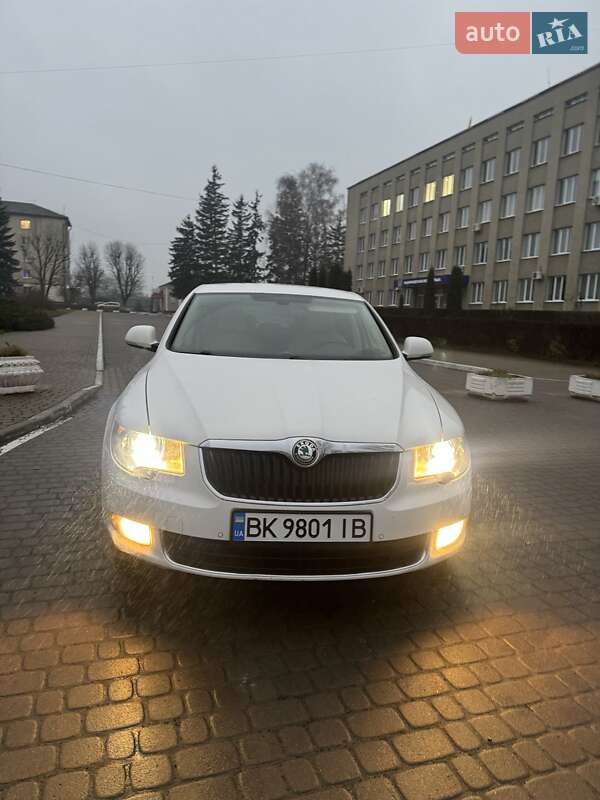 Skoda Superb 2011