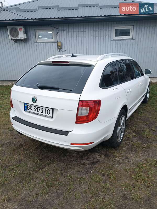 Универсал Skoda Superb 2011 в Сарнах