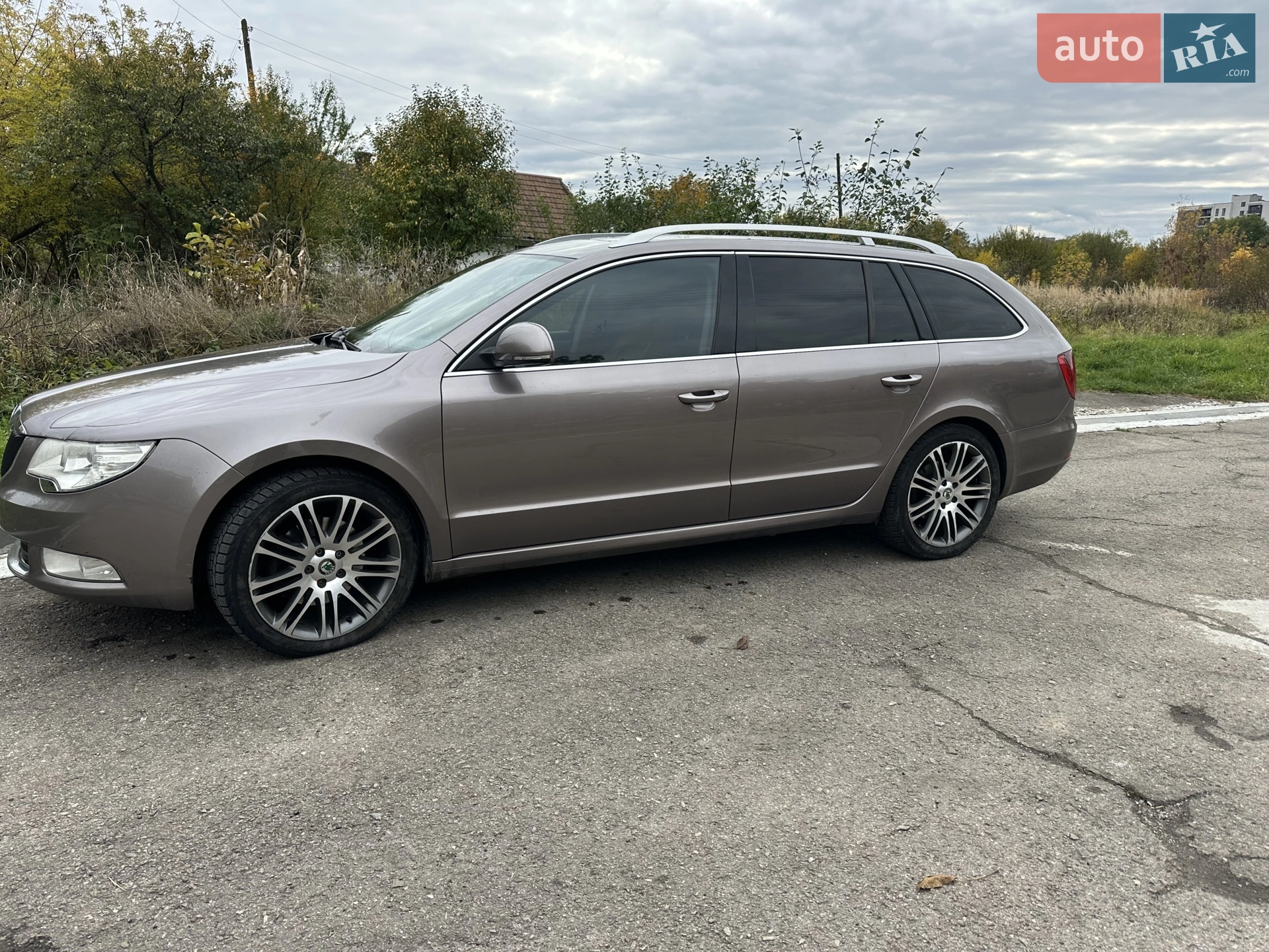2010 Skoda Superb - мініатюра 8