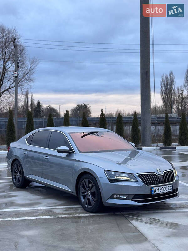 Лифтбек Skoda Superb 2019 в Звягеле