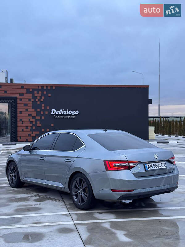 Лифтбек Skoda Superb 2019 в Звягеле