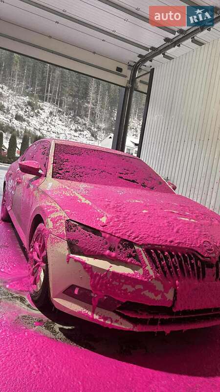 Лифтбек Skoda Superb 2016 в Межгорье