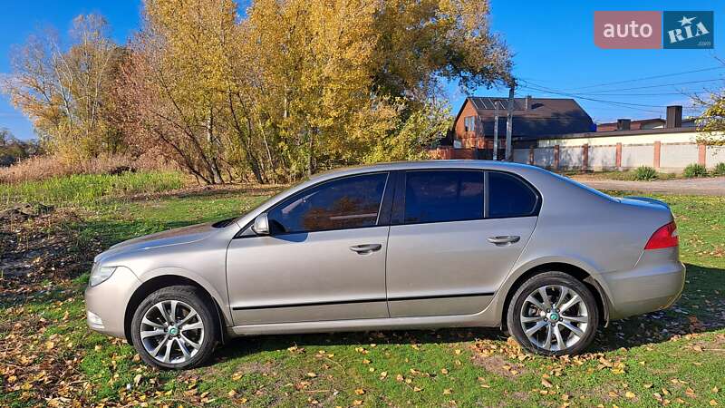 Лифтбек Skoda Superb 2010 в Днепре