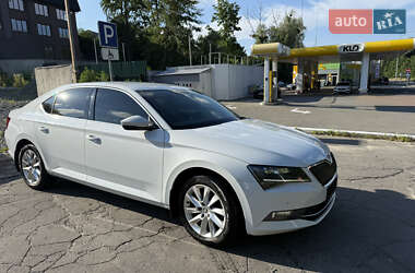 Лифтбек Skoda Superb 2018 в Киеве