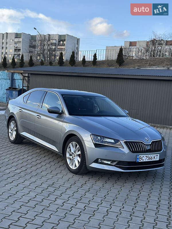 Лифтбек Skoda Superb 2015 в Дрогобыче