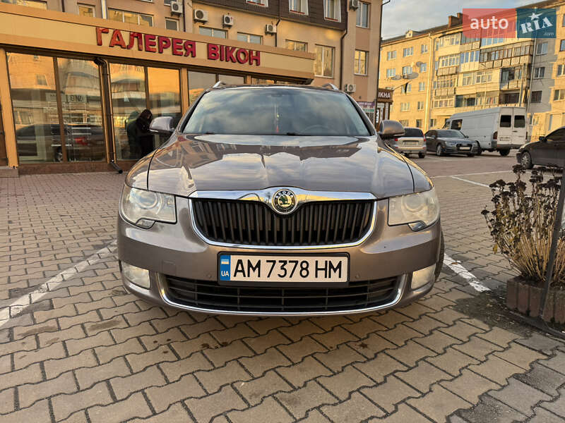 Універсал Skoda Superb 2010 в Звягелі