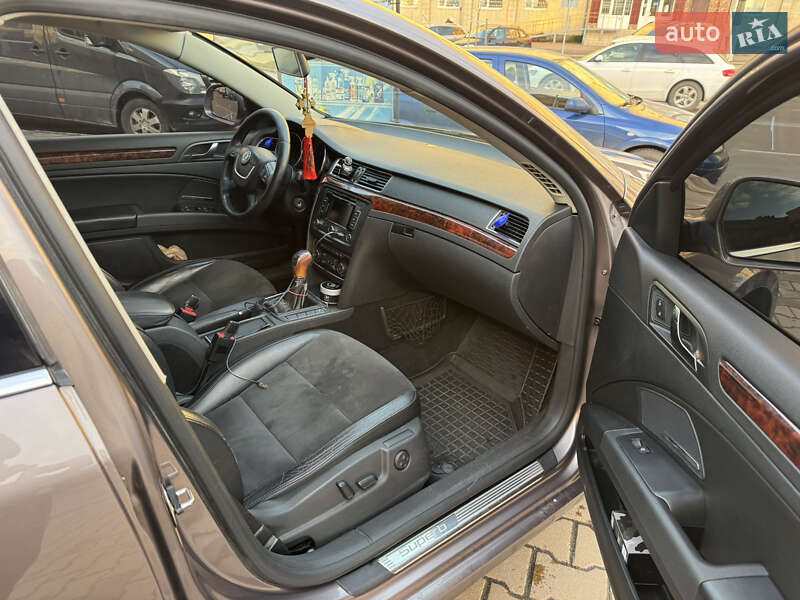 Універсал Skoda Superb 2010 в Звягелі
