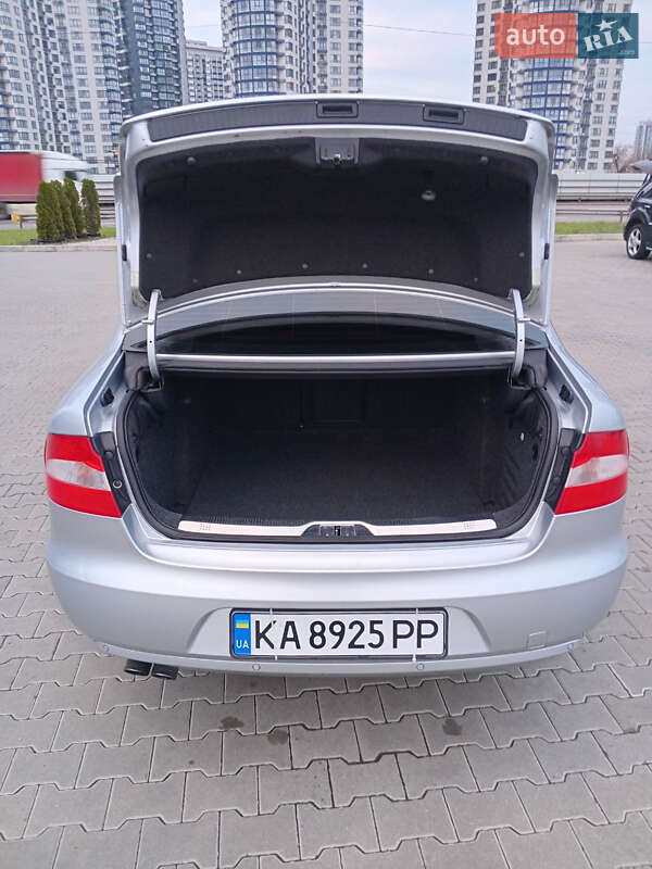 Лифтбек Skoda Superb 2013 в Киеве