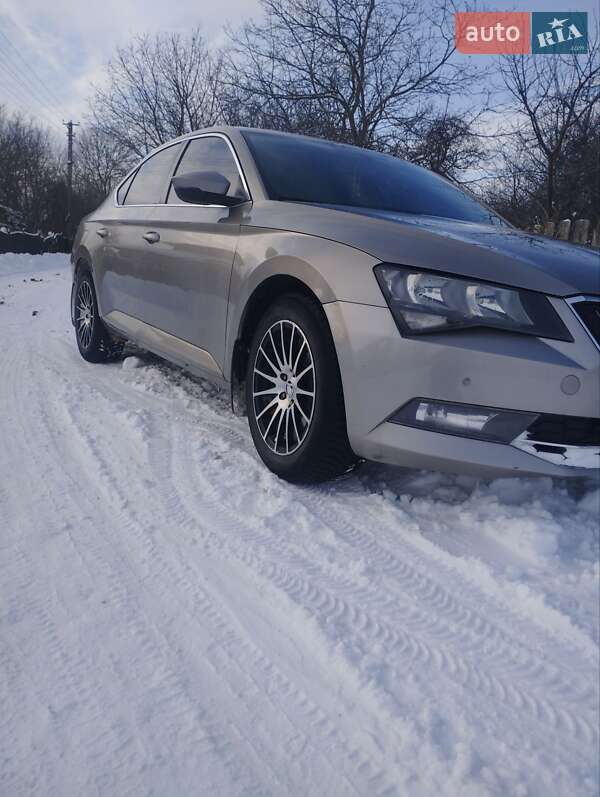 Лифтбек Skoda Superb 2016 в Изяславе