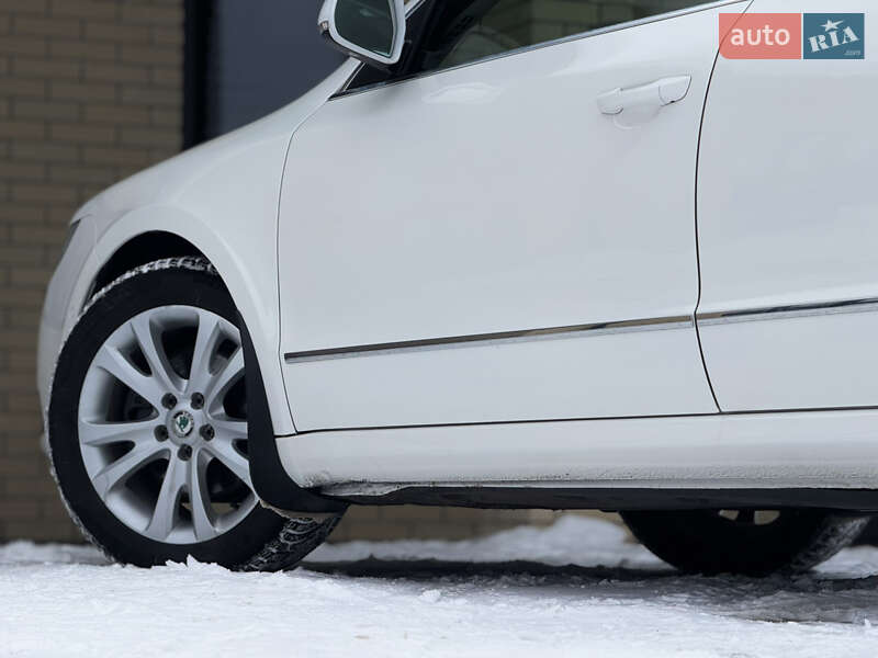 Универсал Skoda Superb 2012 в Радивилове