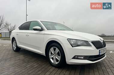 Ліфтбек Skoda Superb 2015 в Ужгороді