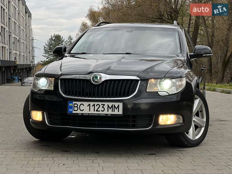 Универсал Skoda Superb 2012 в Новояворовске