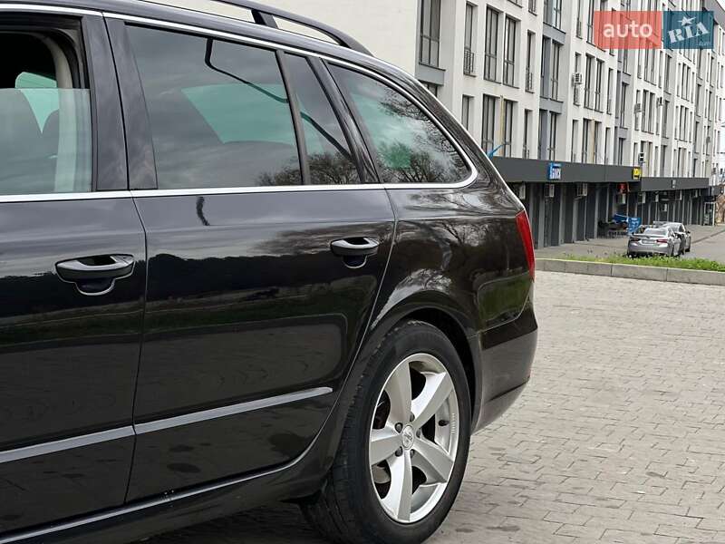 Универсал Skoda Superb 2012 в Новояворовске