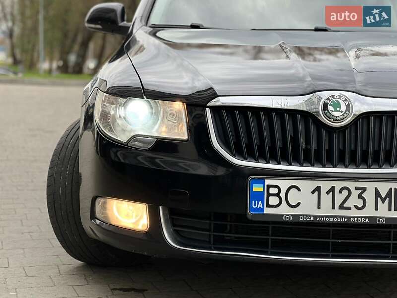 Универсал Skoda Superb 2012 в Новояворовске