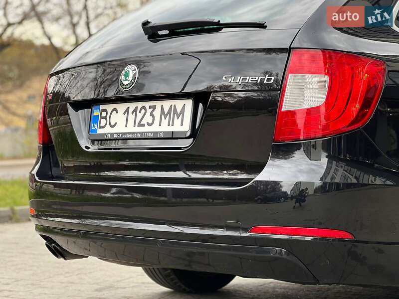 Универсал Skoda Superb 2012 в Новояворовске