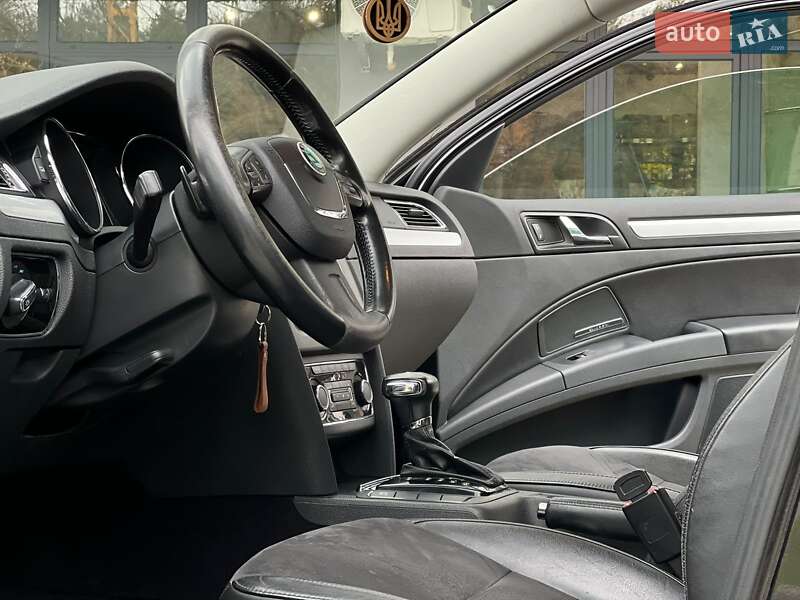 Универсал Skoda Superb 2012 в Новояворовске