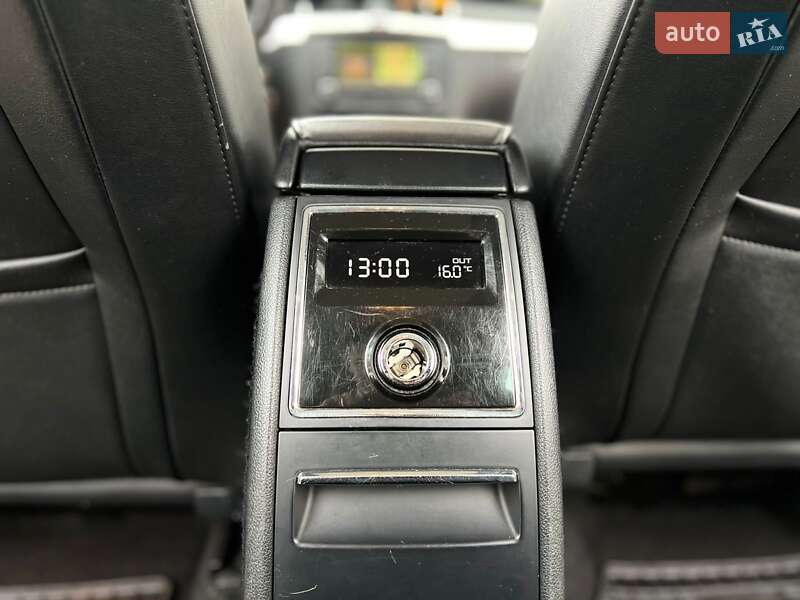 Универсал Skoda Superb 2012 в Новояворовске