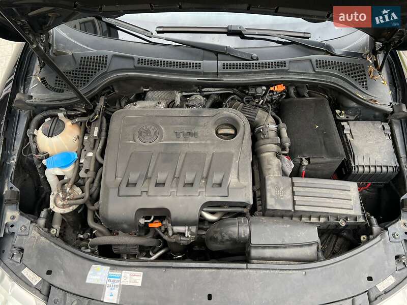 Универсал Skoda Superb 2012 в Новояворовске