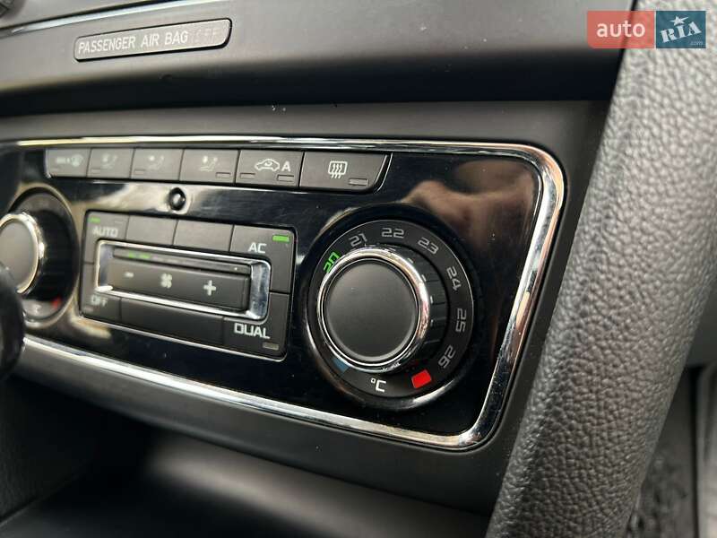 Универсал Skoda Superb 2012 в Новояворовске