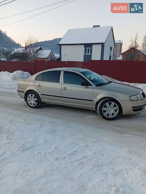 Лифтбек Skoda Superb 2003 в Ужгороде