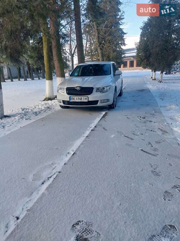 Лифтбек Skoda Superb 2011 в Заречном