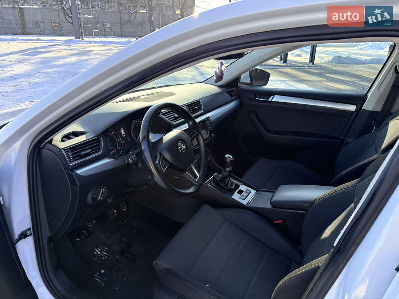 Универсал Skoda Superb 2017 в Нововолынске фото 12 Универсал Skoda Superb 2017 в Нововолынске