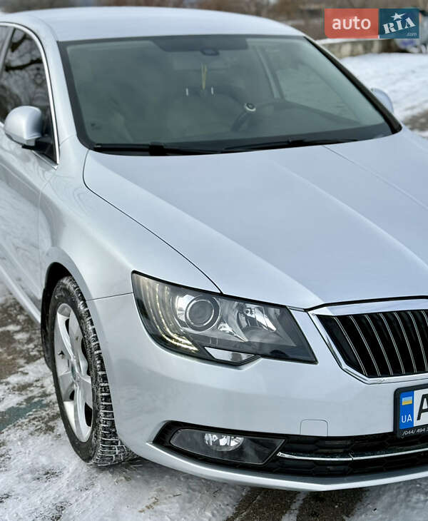 Ліфтбек Skoda Superb 2011 в Дніпрі