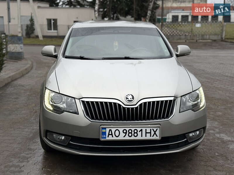 Лифтбек Skoda Superb 2013 в Ужгороде