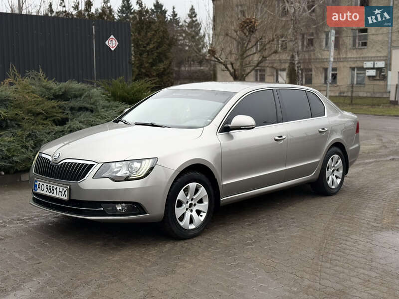 Лифтбек Skoda Superb 2013 в Ужгороде