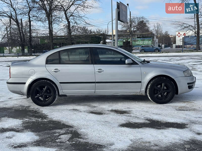 Лифтбек Skoda Superb 2004 в Одессе