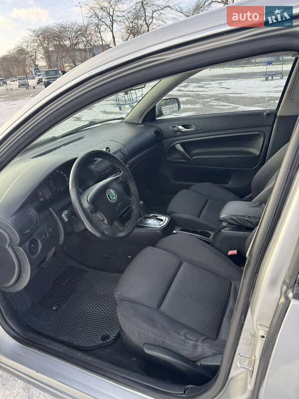 Лифтбек Skoda Superb 2004 в Одессе