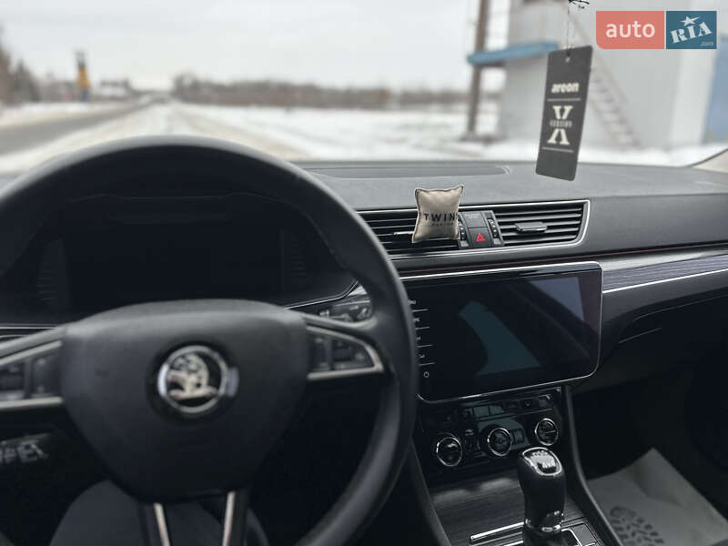 Лифтбек Skoda Superb 2019 в Киеве