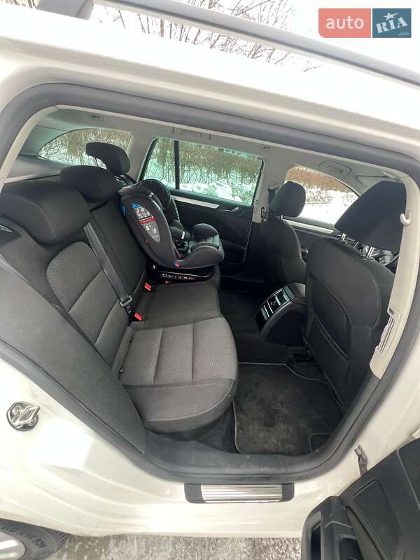 Универсал Skoda Superb 2012 в Черновцах