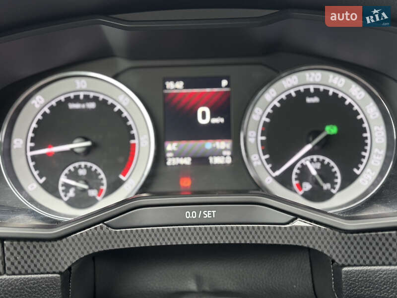 Універсал Skoda Superb 2017 в Ужгороді