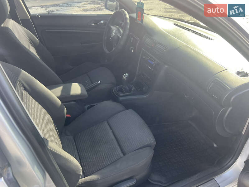 Лифтбек Skoda Superb 2005 в Львове