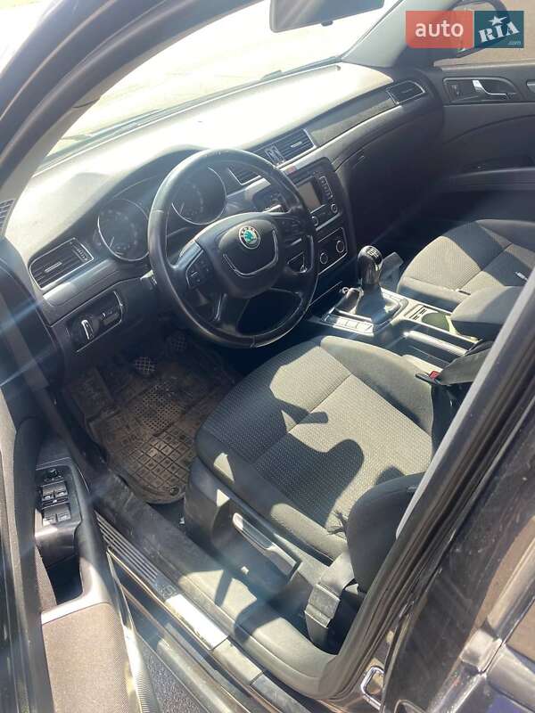 Універсал Skoda Superb 2011 в Кам'янець-Подільському