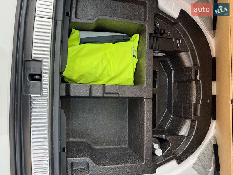 Универсал Skoda Superb 2020 в Сваляве