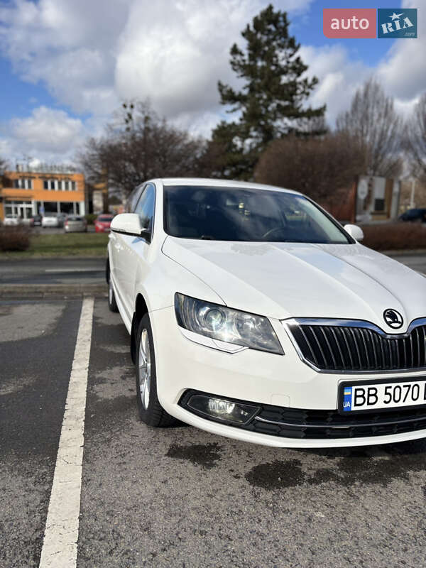 Ліфтбек Skoda Superb 2014 в Виноградові