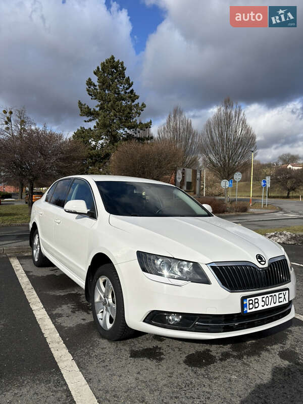Ліфтбек Skoda Superb 2014 в Виноградові