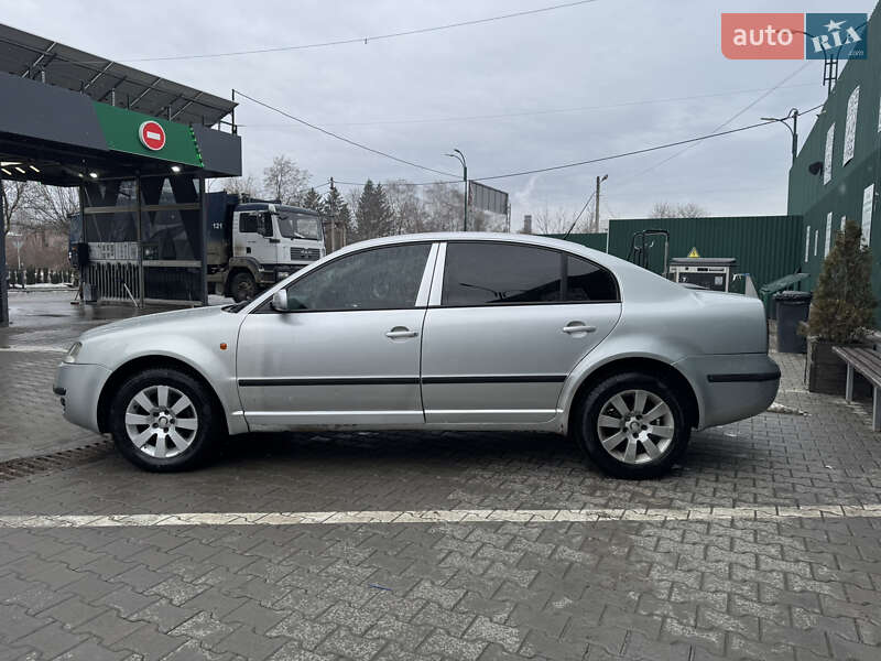 Ліфтбек Skoda Superb 2002 в Чернівцях