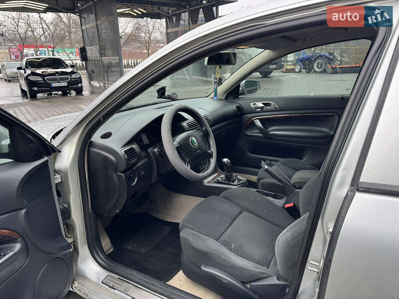 Ліфтбек Skoda Superb 2002 в Чернівцях