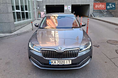 Лифтбек Skoda Superb 2023 в Киеве