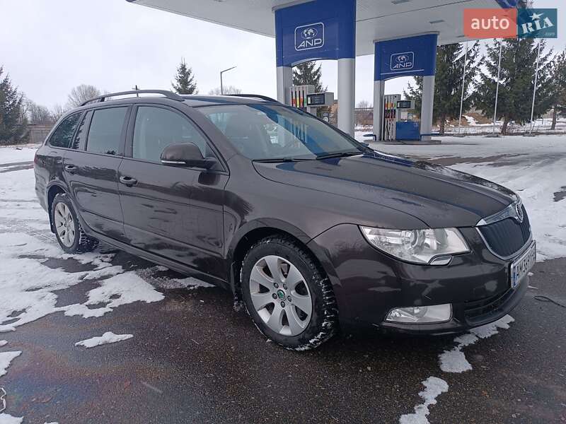 Універсал Skoda Superb 2012 в Черняхові