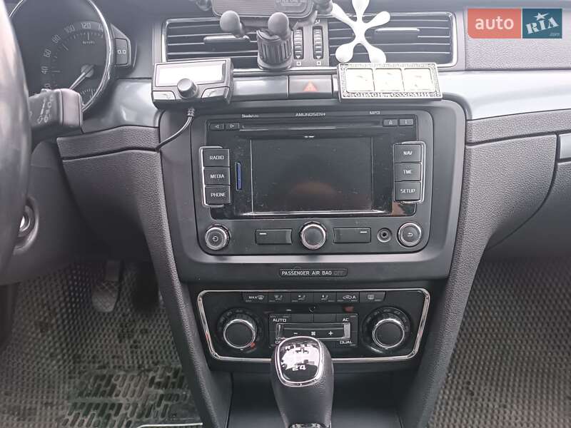 Універсал Skoda Superb 2012 в Черняхові